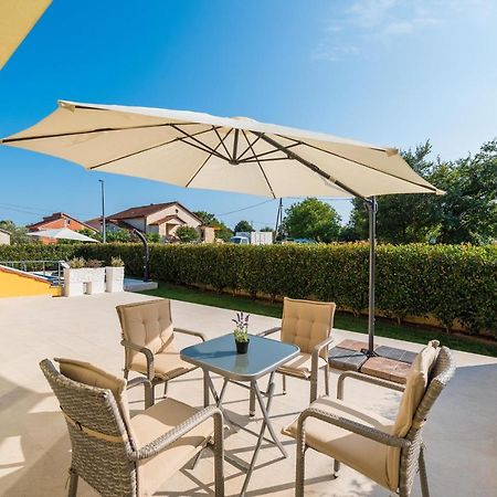 Villa Petra S Bazenom, Rostiljem I Parkingom Zadar Exteriér fotografie