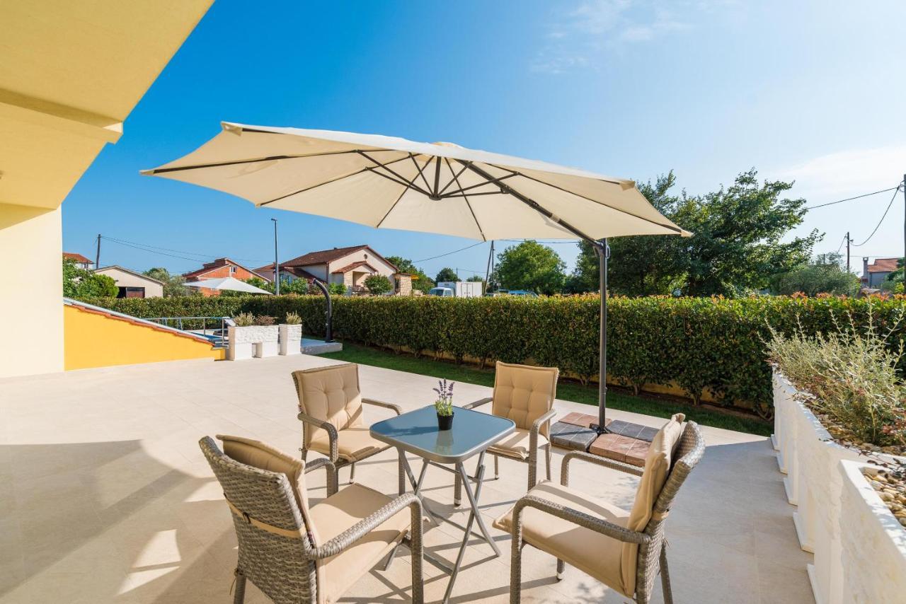 Villa Petra S Bazenom, Rostiljem I Parkingom Zadar Exteriér fotografie