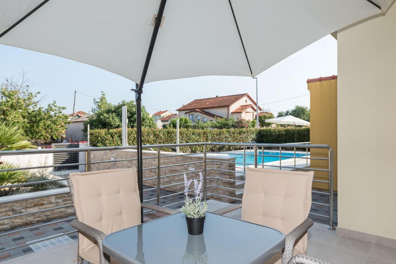 Villa Petra S Bazenom, Rostiljem I Parkingom Zadar Exteriér fotografie