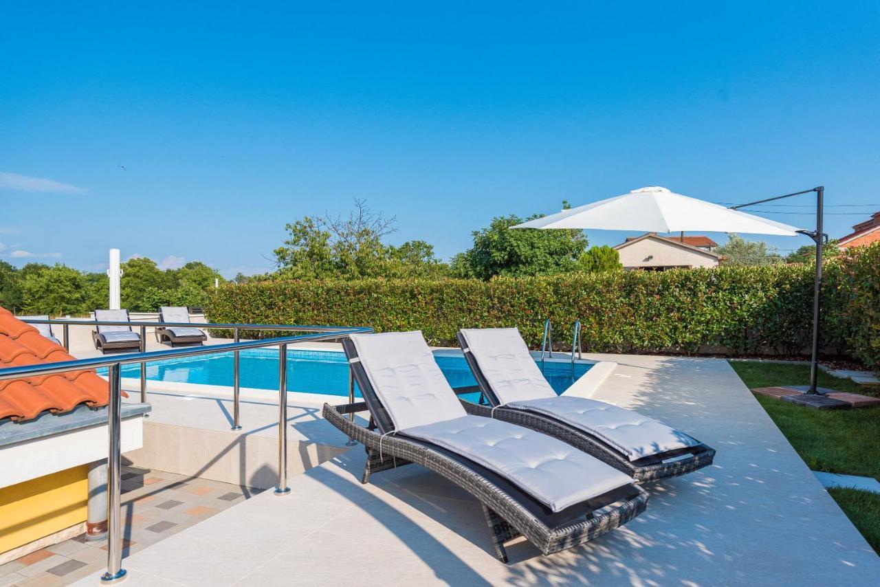 Villa Petra S Bazenom, Rostiljem I Parkingom Zadar Exteriér fotografie