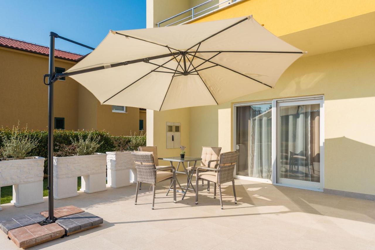 Villa Petra S Bazenom, Rostiljem I Parkingom Zadar Exteriér fotografie