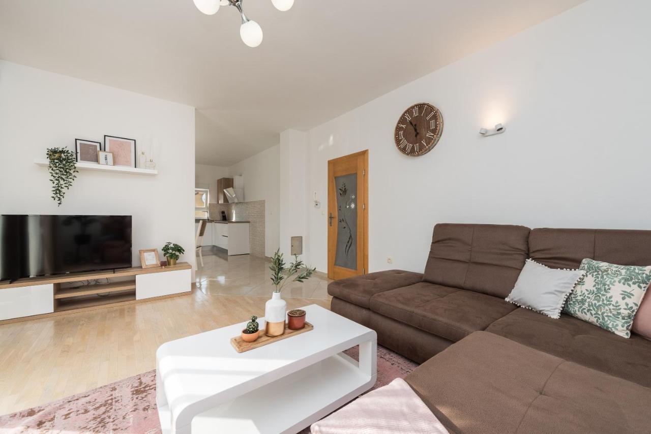 Villa Petra S Bazenom, Rostiljem I Parkingom Zadar Exteriér fotografie