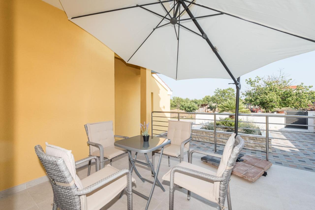 Villa Petra S Bazenom, Rostiljem I Parkingom Zadar Exteriér fotografie