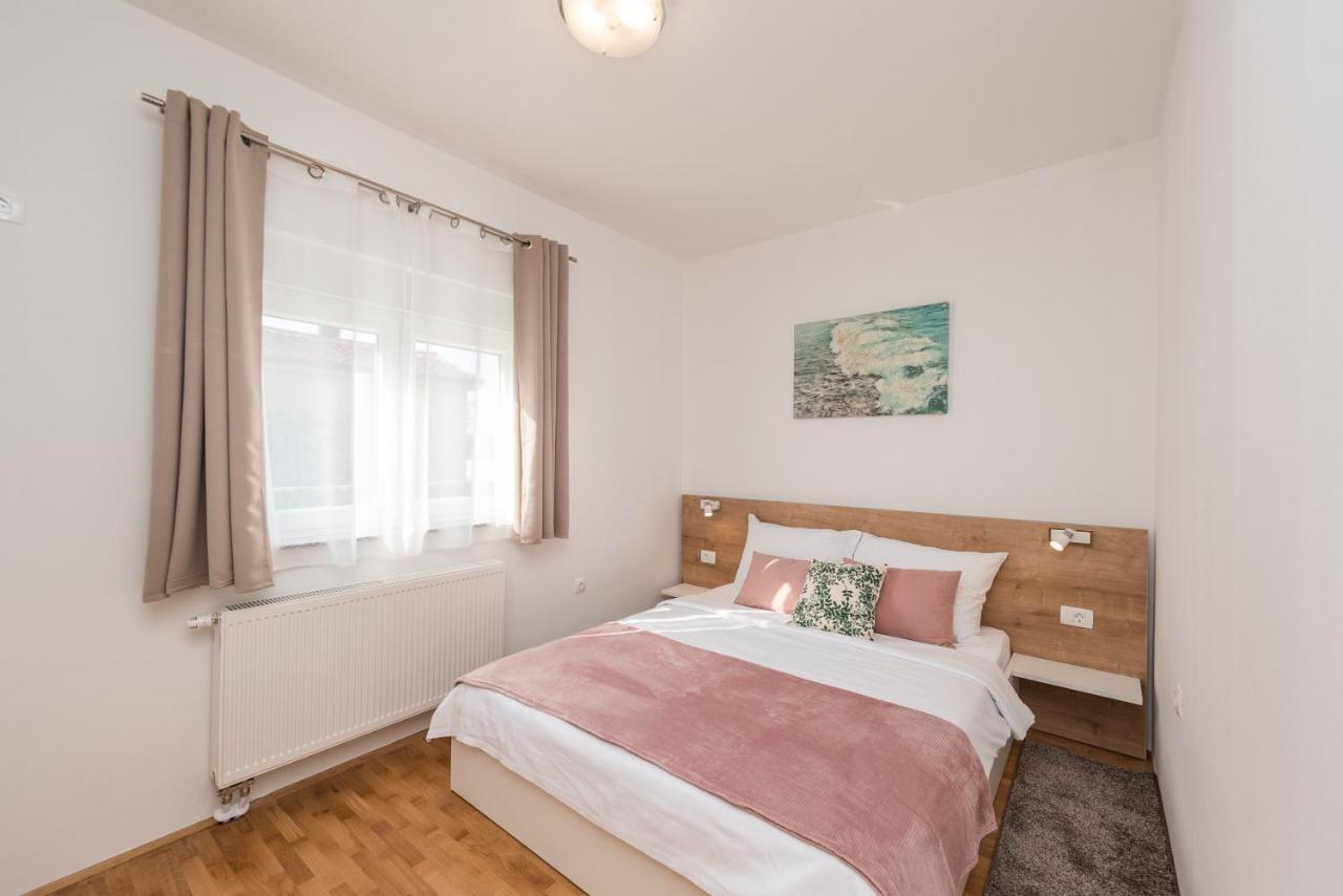 Villa Petra S Bazenom, Rostiljem I Parkingom Zadar Exteriér fotografie