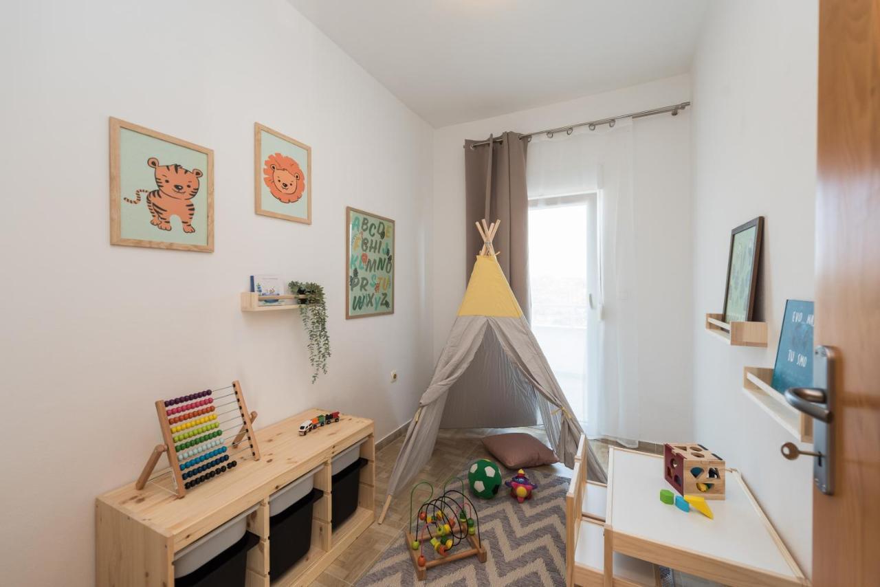 Villa Petra S Bazenom, Rostiljem I Parkingom Zadar Exteriér fotografie