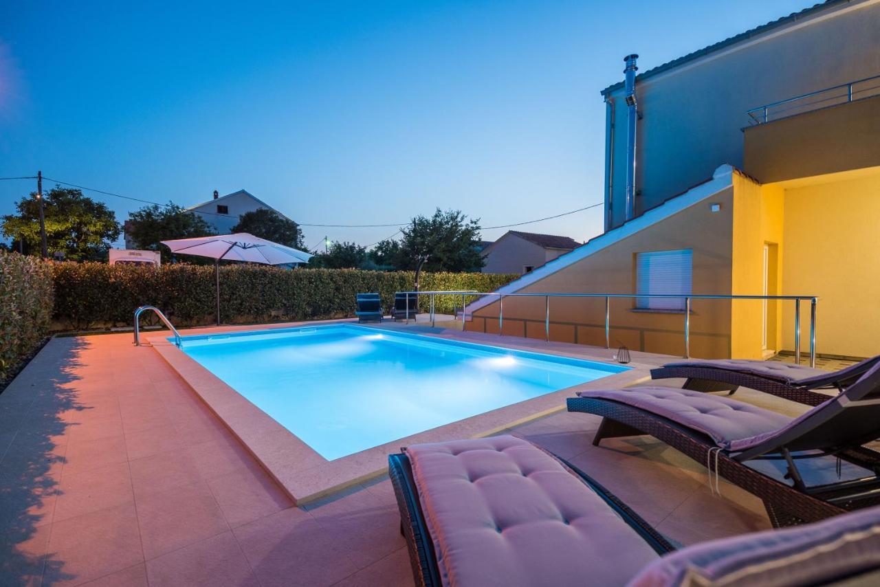 Villa Petra S Bazenom, Rostiljem I Parkingom Zadar Exteriér fotografie