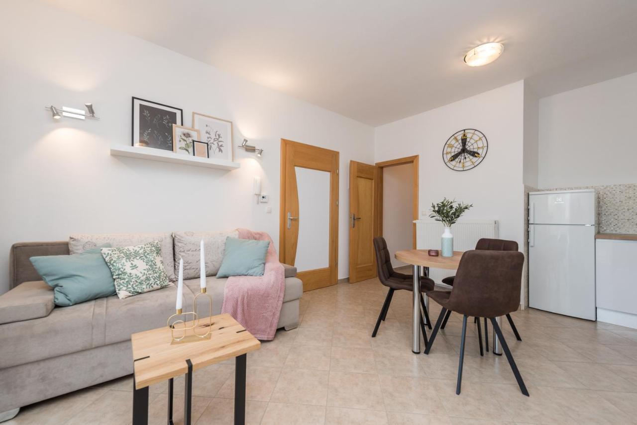 Villa Petra S Bazenom, Rostiljem I Parkingom Zadar Exteriér fotografie
