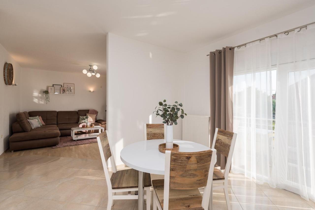 Villa Petra S Bazenom, Rostiljem I Parkingom Zadar Exteriér fotografie