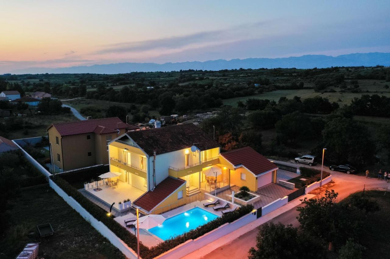 Villa Petra S Bazenom, Rostiljem I Parkingom Zadar Exteriér fotografie