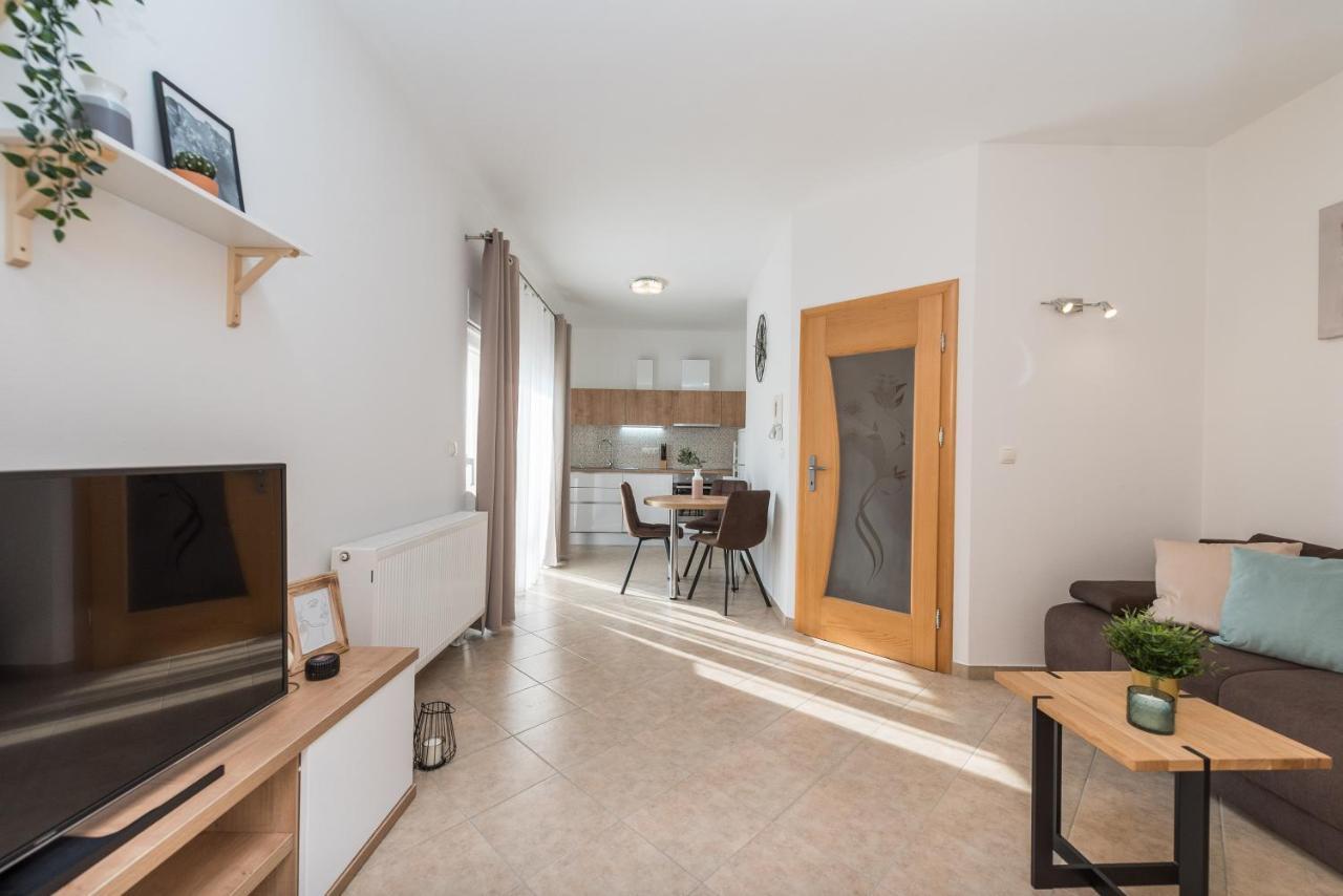 Villa Petra S Bazenom, Rostiljem I Parkingom Zadar Exteriér fotografie
