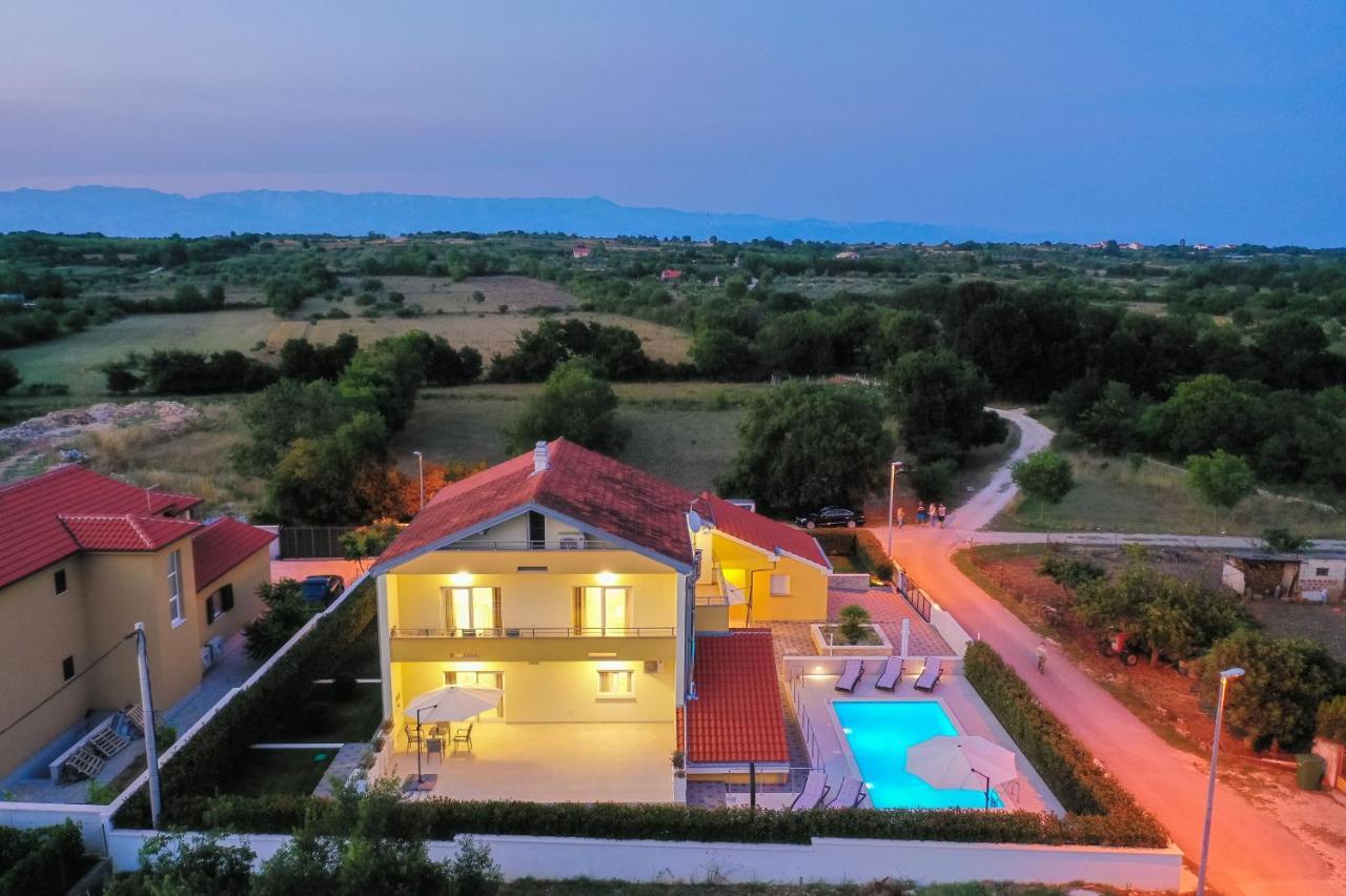 Villa Petra S Bazenom, Rostiljem I Parkingom Zadar Exteriér fotografie