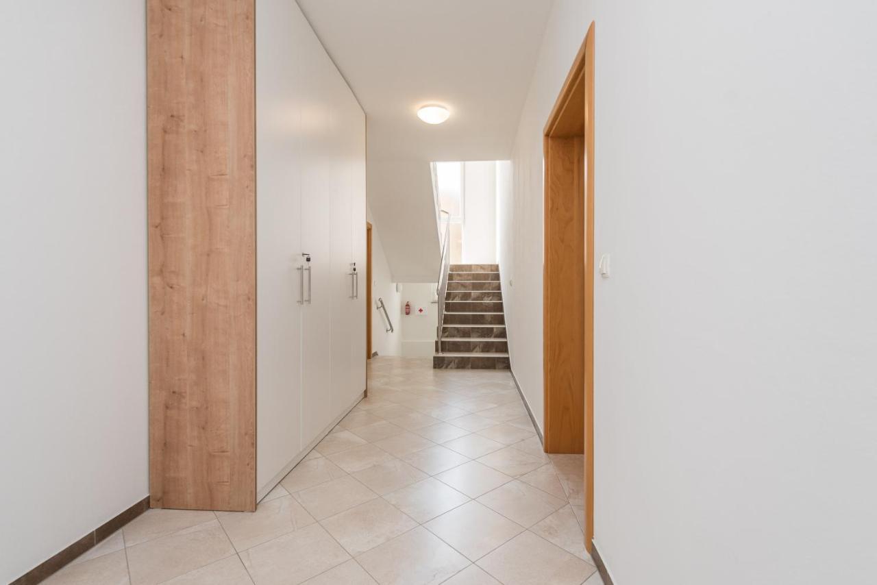 Villa Petra S Bazenom, Rostiljem I Parkingom Zadar Exteriér fotografie
