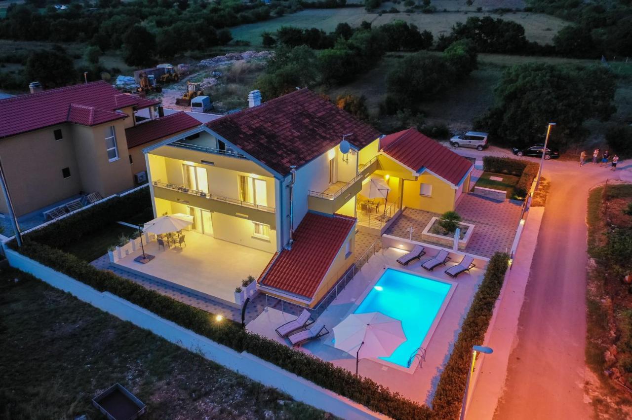 Villa Petra S Bazenom, Rostiljem I Parkingom Zadar Exteriér fotografie