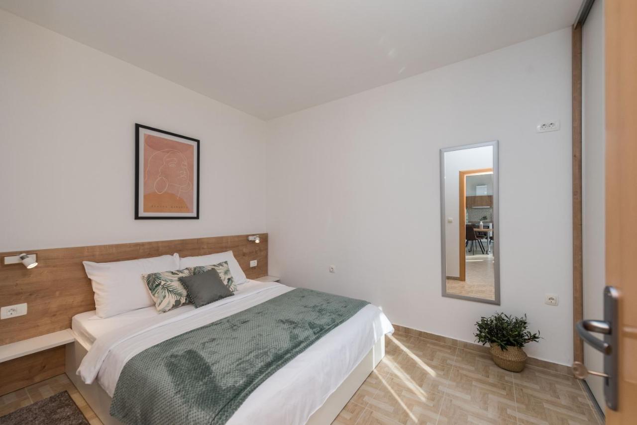 Villa Petra S Bazenom, Rostiljem I Parkingom Zadar Exteriér fotografie