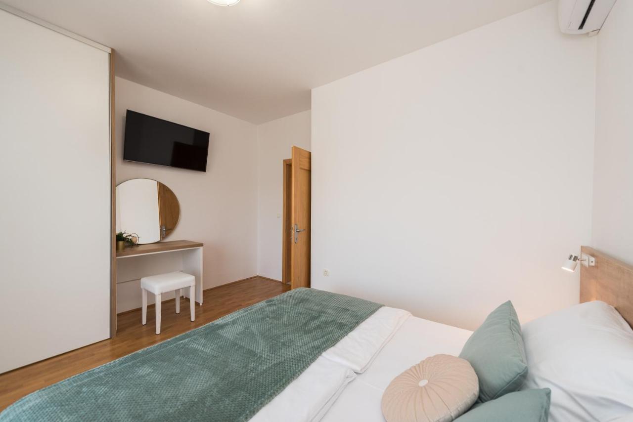 Villa Petra S Bazenom, Rostiljem I Parkingom Zadar Exteriér fotografie